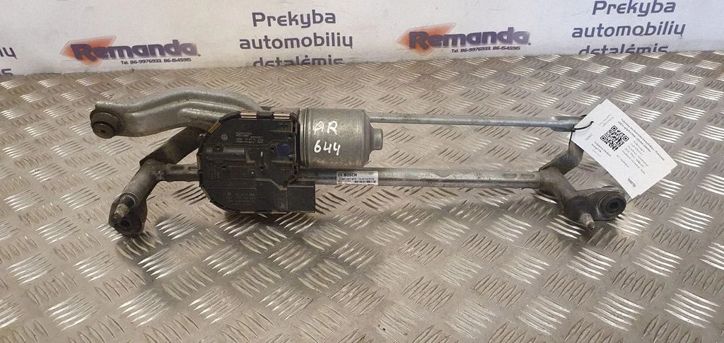 Front wiper linkage and motor – Volkswagen e-Golf (2014-)