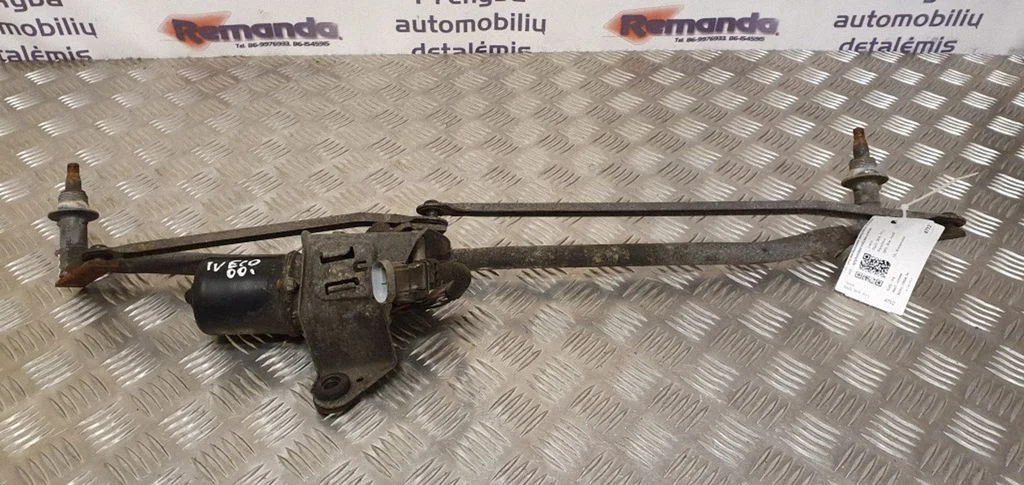 Front wiper linkage and motor