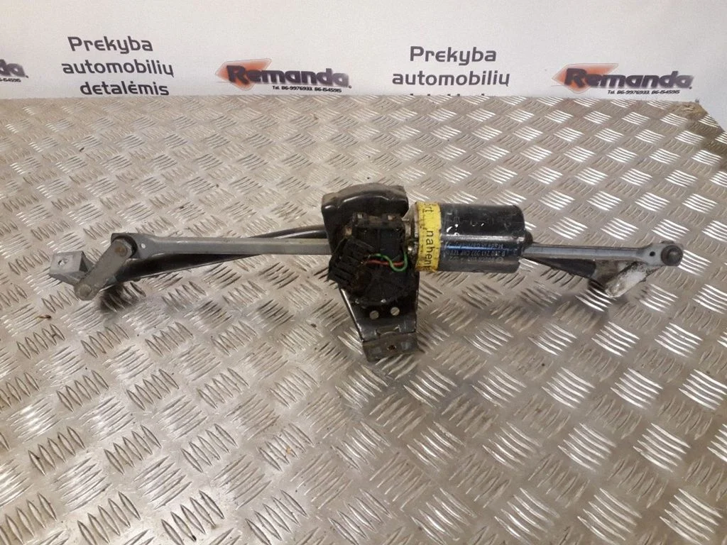 Front wiper linkage and motor