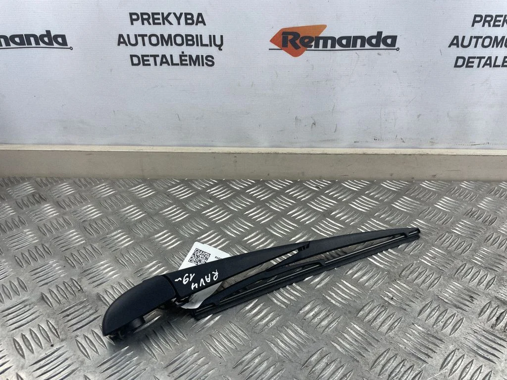 Rear wiper blade arm