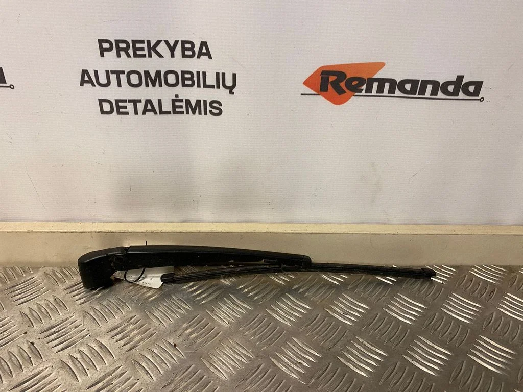 Aizmugurējā stikla tīrītāja svira A1568200044