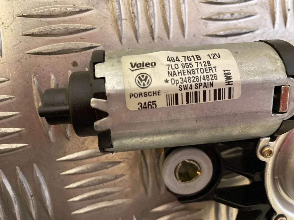 Rear window wiper motor – Volkswagen Touareg I (2002-2010)