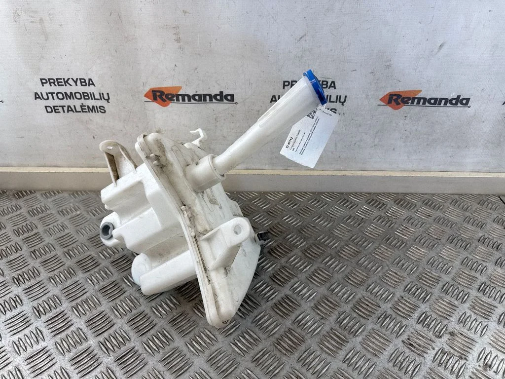 Klaasipesuvedeliku paak – Toyota Auris E180 (2012-2018)