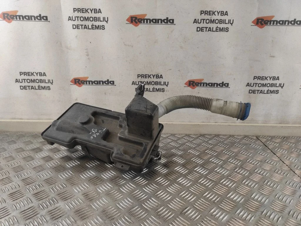 Logu mazgāšanas šķidruma tvertne 5N0955453