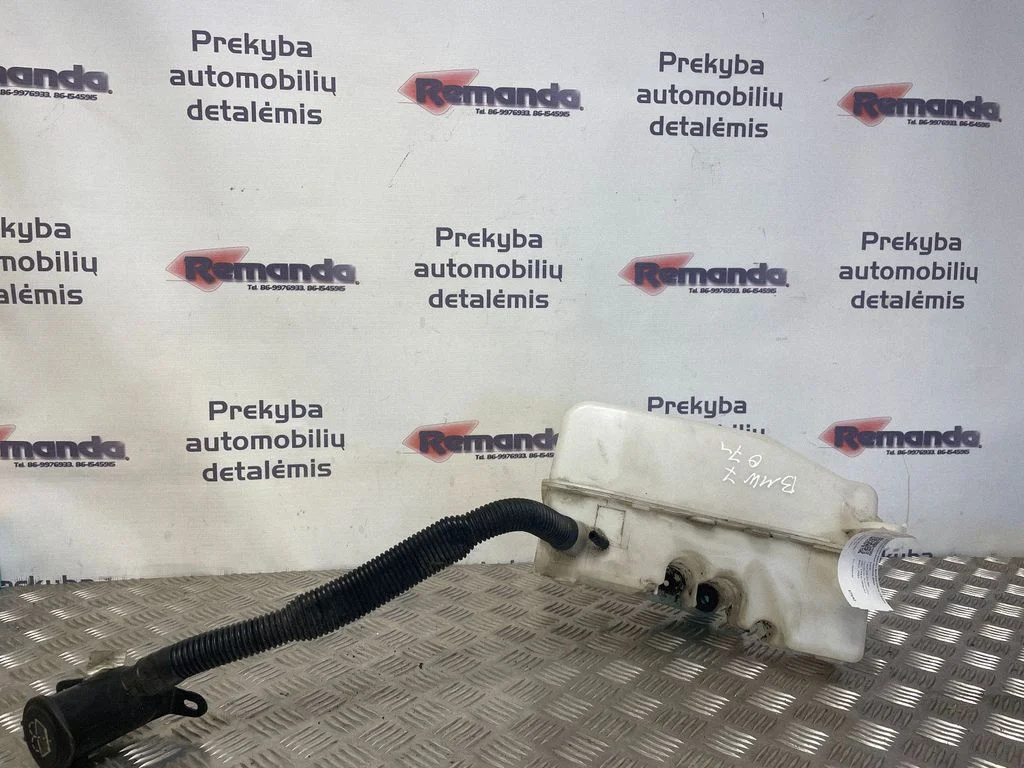 Logu mazgāšanas šķidruma tvertne 61667148064