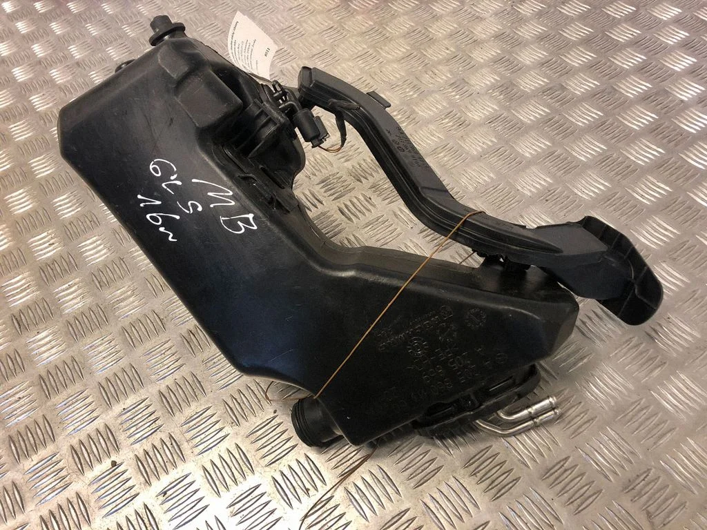 Logu mazgāšanas šķidruma tvertne A2138600164