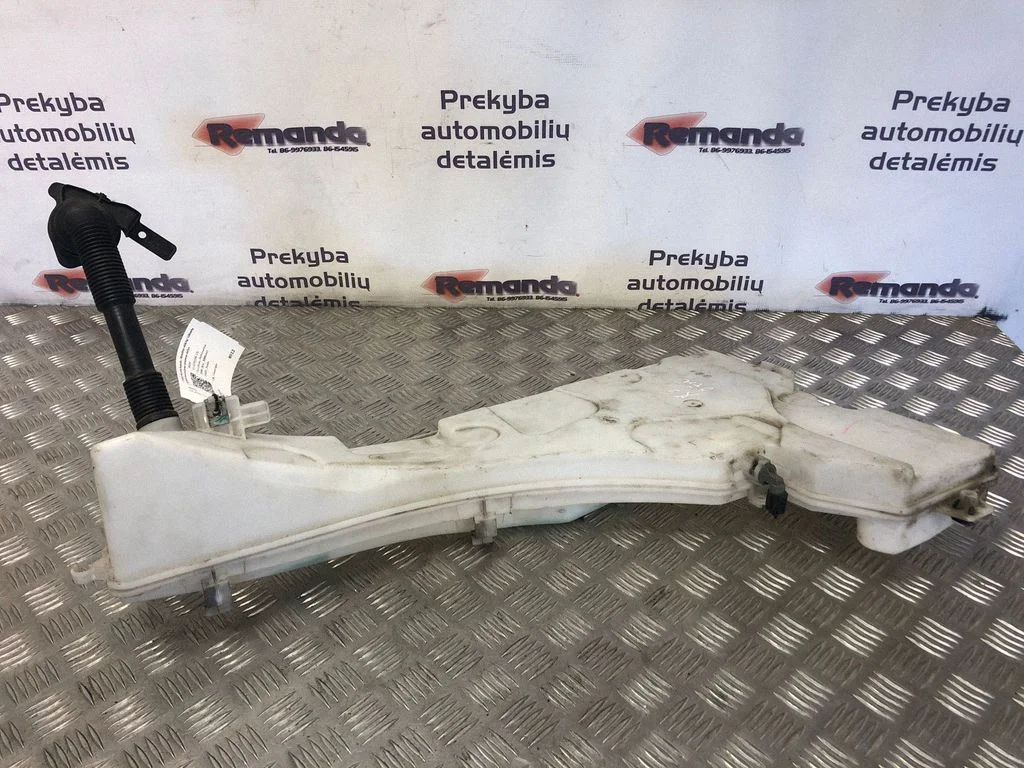 Zbiorniczek spryskiwacza – BMW X5 E70 (2006-2013)