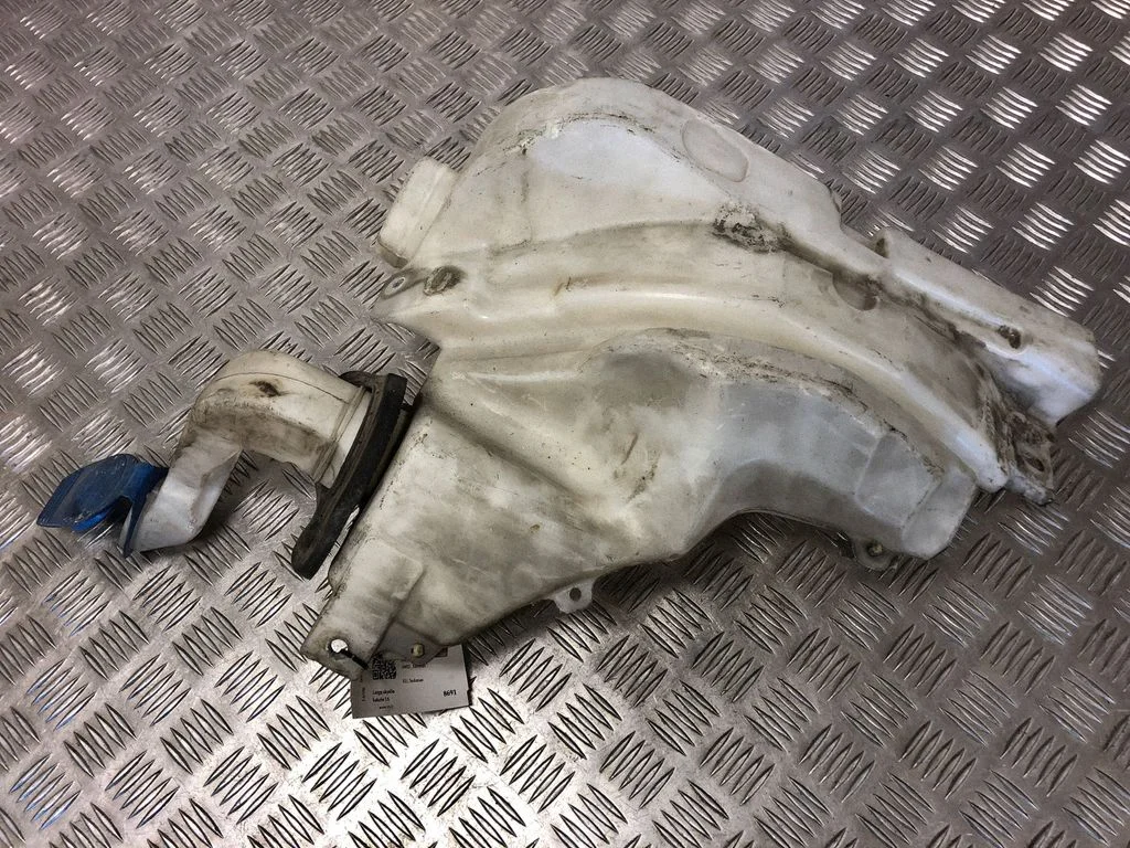Klaasipesuvedeliku paak – Audi A8 S8 D3 4E (2002-2009)