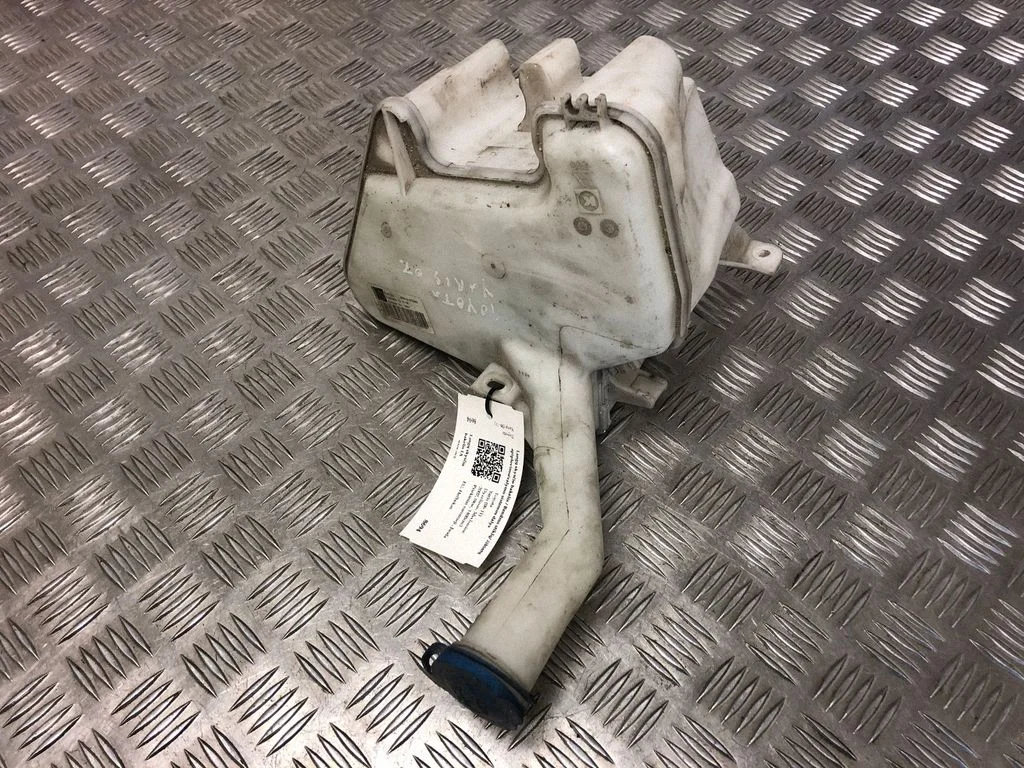 Windshield washer fluid reservoir/tank
