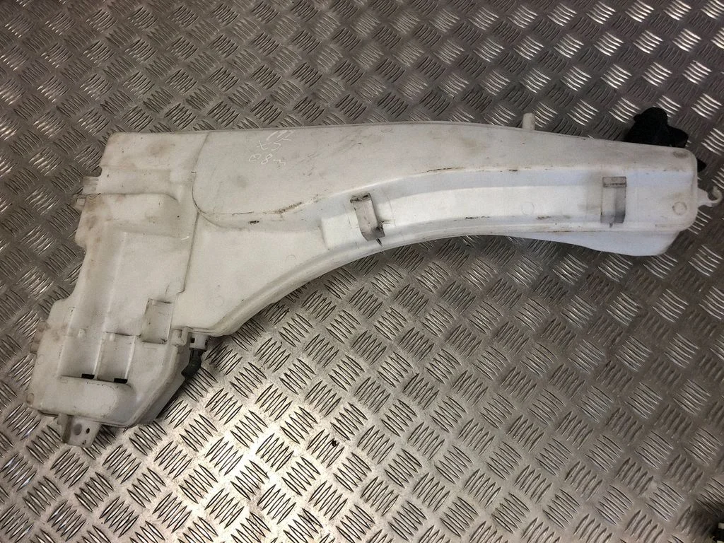 Zbiorniczek spryskiwacza – BMW X5 E70 (2006-2013)