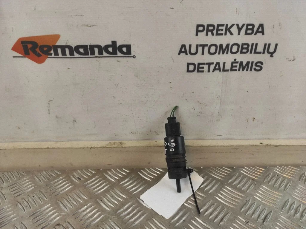 Logu mazgāšanas šķidruma sūknis (stiklu) 1K5955651