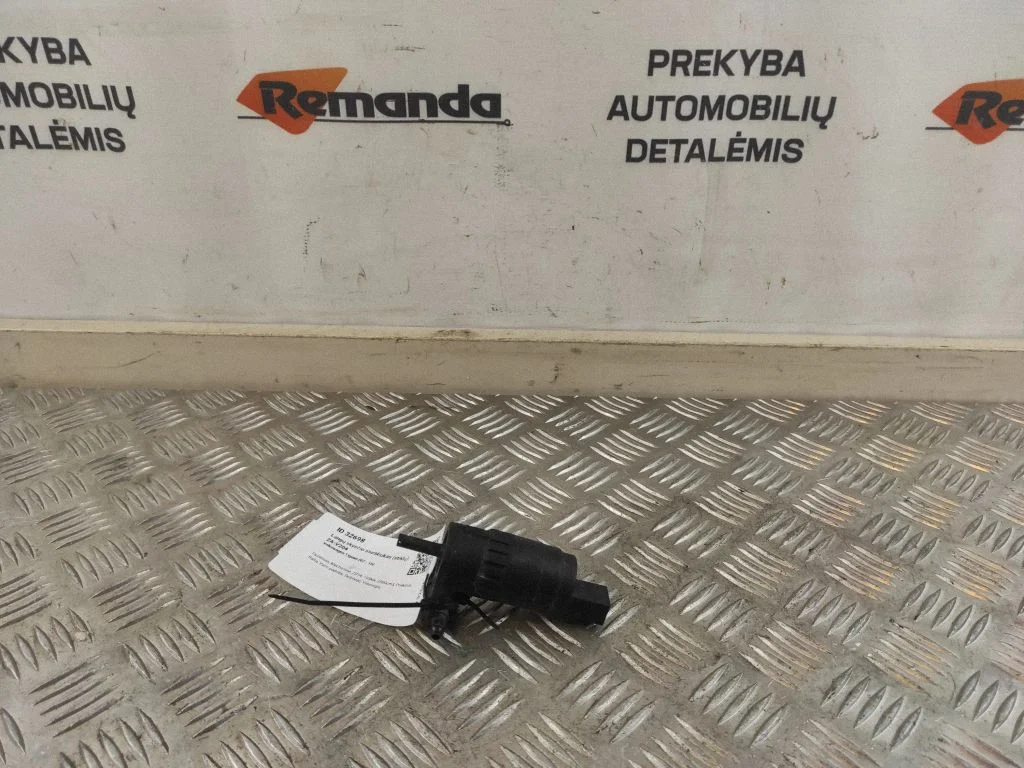Logu mazgāšanas šķidruma sūknis (stiklu) 1K6955651