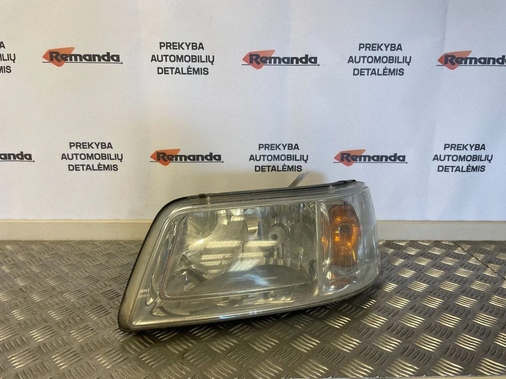 Headlight/headlamp – left