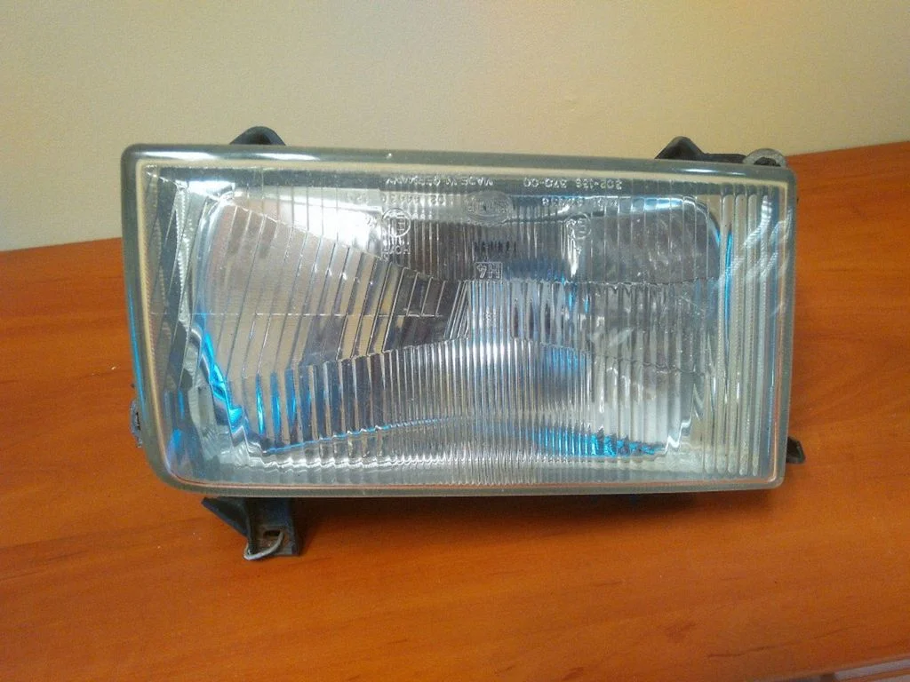Headlight/headlamp – right