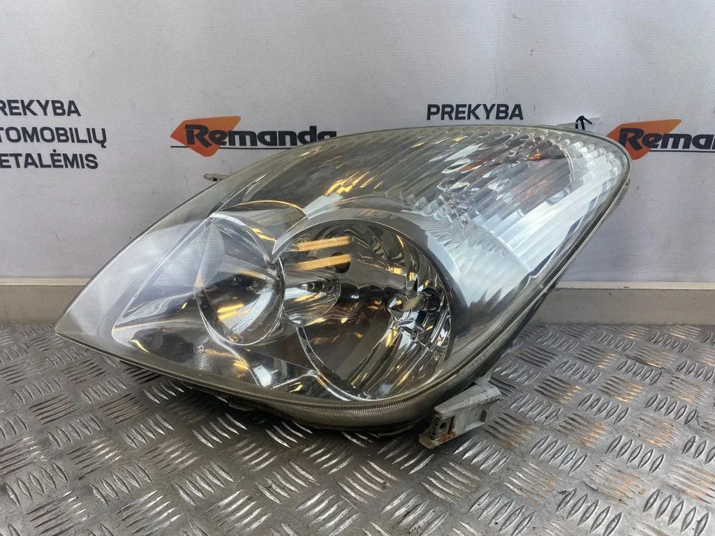 Priekšējais lukturis – Toyota Corolla Verso E121 (2001-2004)