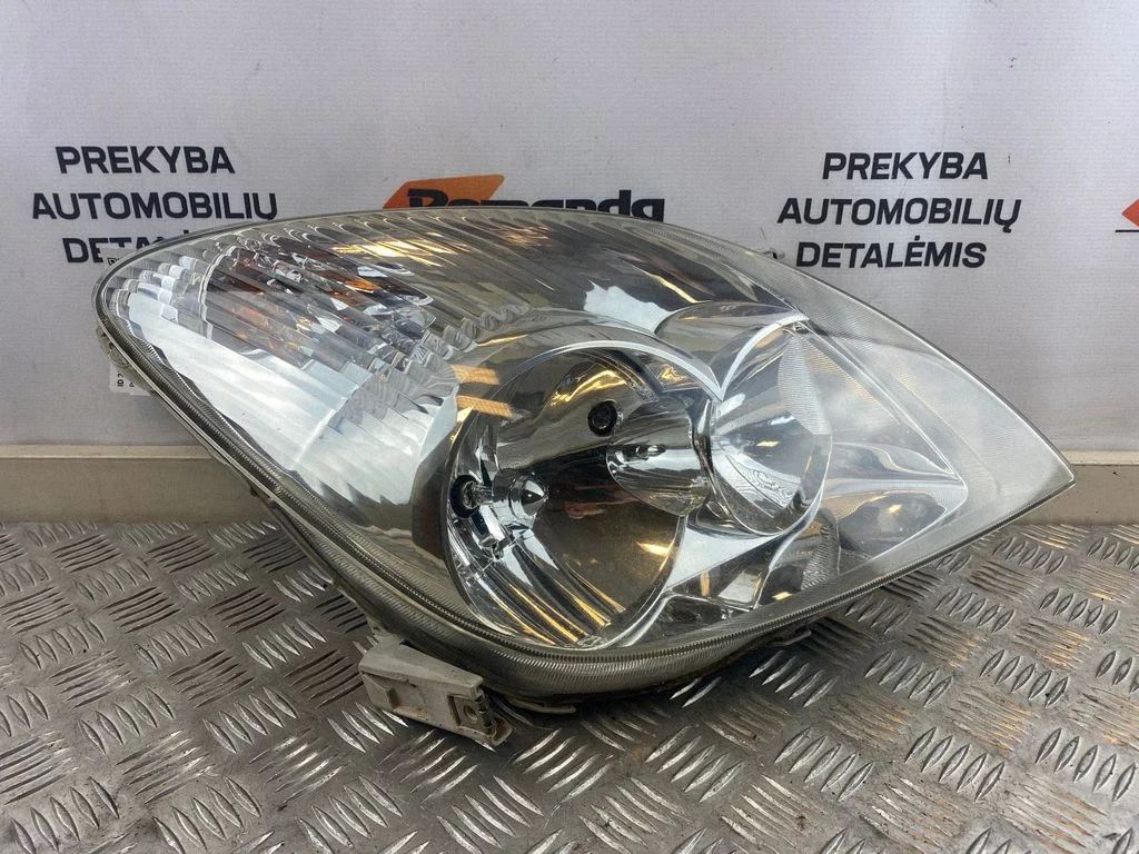 Priekšējais lukturis – Toyota Corolla Verso E121 (2001-2004)