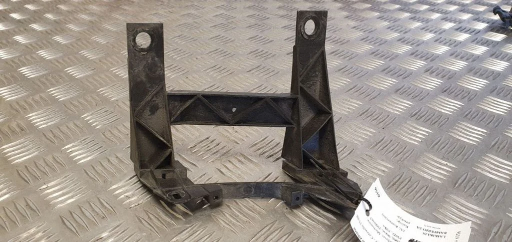 Headlight/headlamp mounting bracket – Volkswagen Transporter - Caravelle T5 (2003-2015)