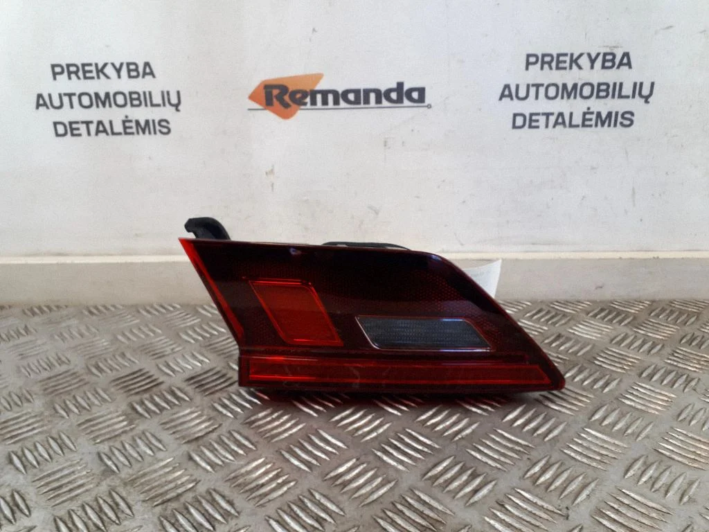 Aizmugurējais lukturis bagāžnieka vākā 5NA945094G