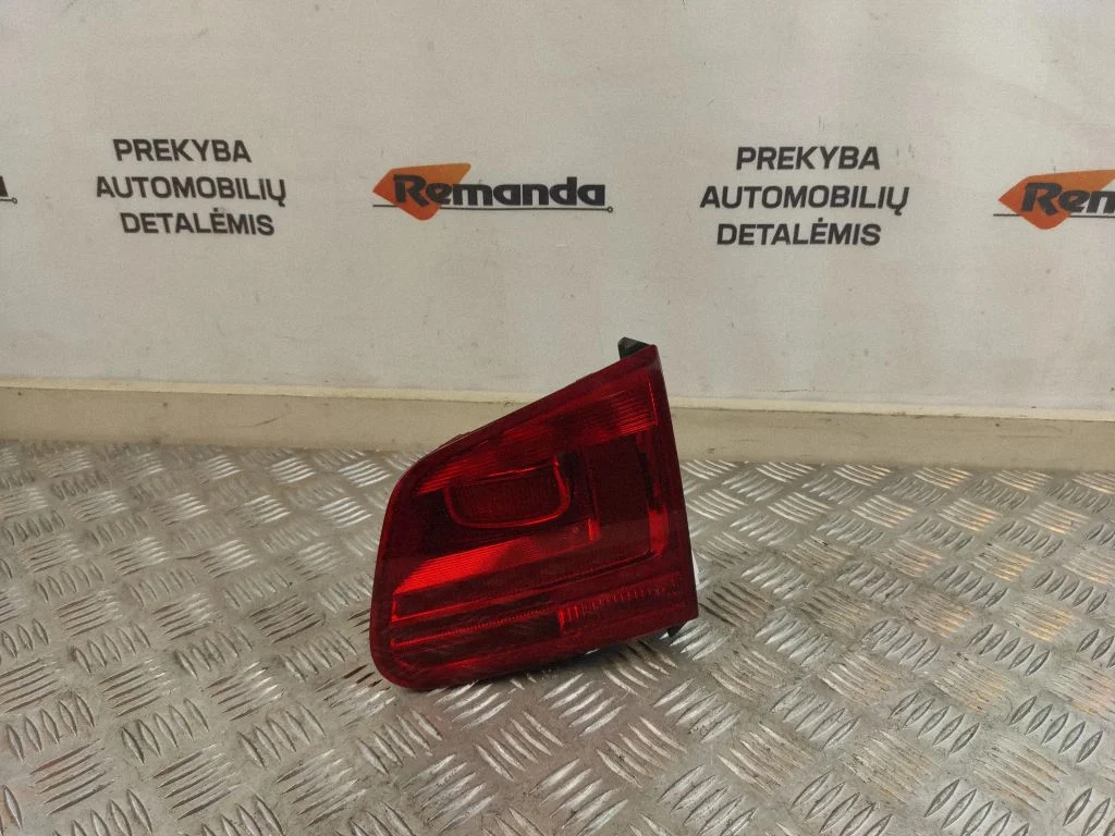 Aizmugurējais lukturis bagāžnieka vākā 5N0945094H