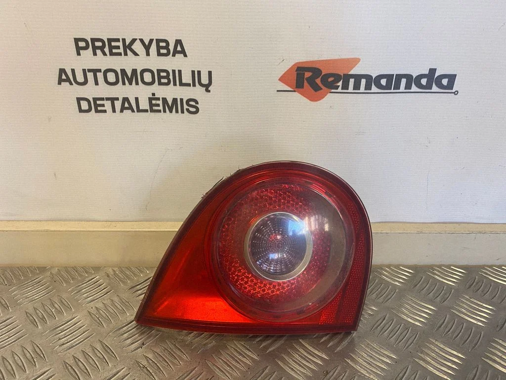 Aizmugurējais lukturis bagāžnieka vākā 1K6945107C