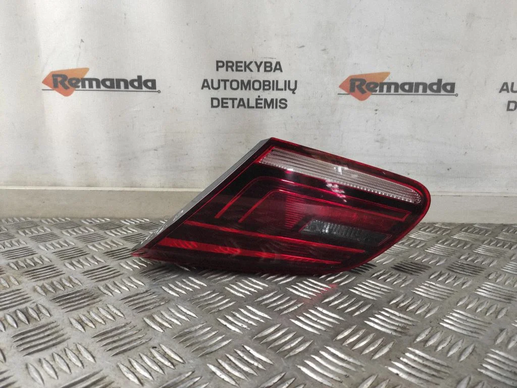 Aizmugurējais lukturis bagāžnieka vākā 3C8945308Q