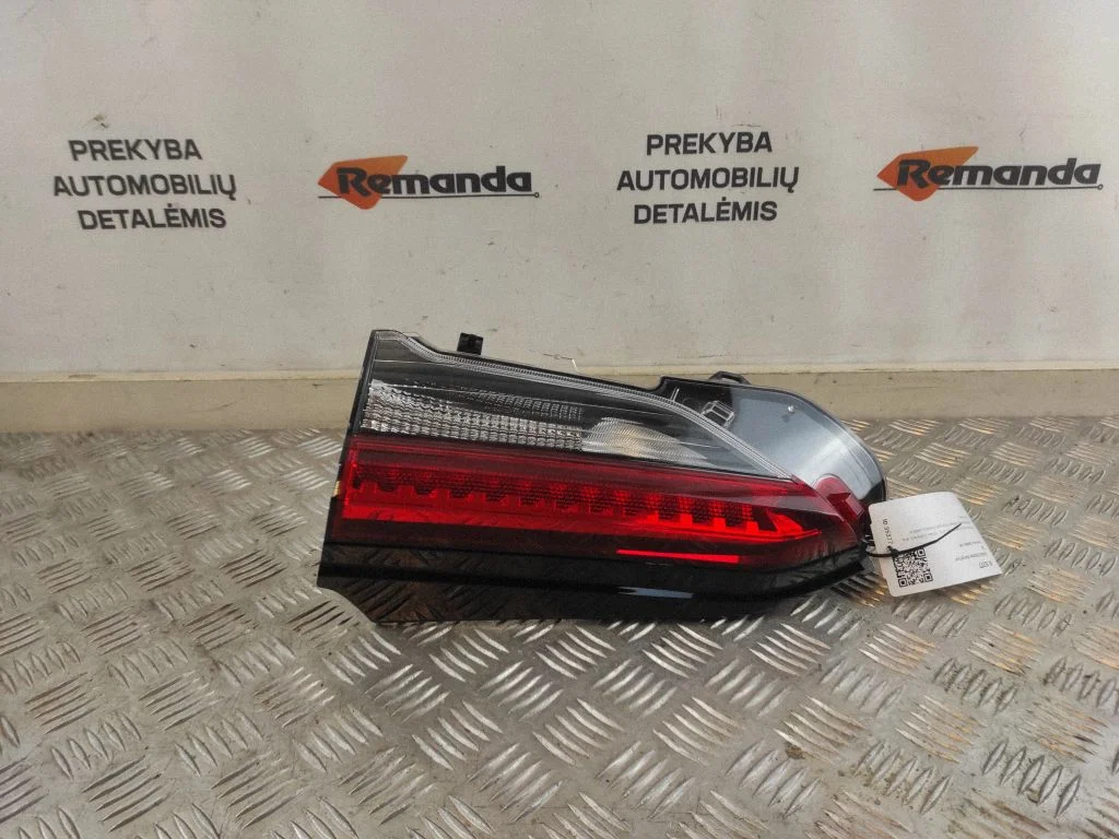 Aizmugurējais lukturis bagāžnieka vākā 8158042151