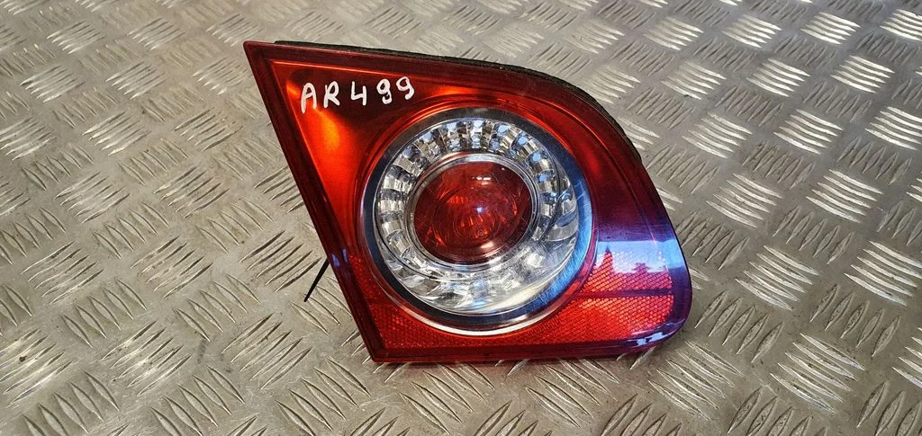 Tailgate rear/tail lights
