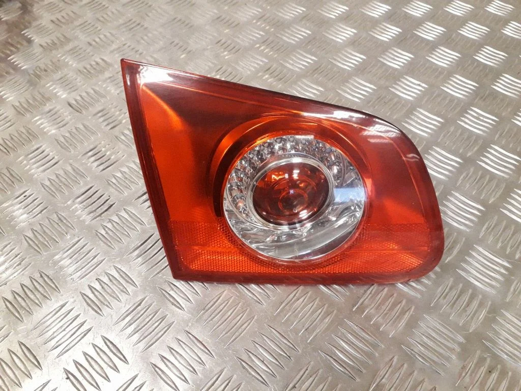 Tailgate rear/tail lights 3C9945093