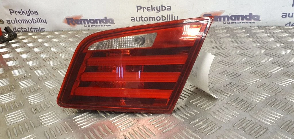 Aizmugurējais lukturis bagāžnieka vākā 63217203226909