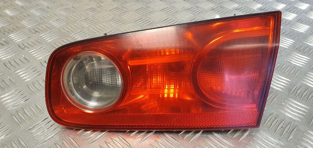 Tailgate rear/tail lights – rear right