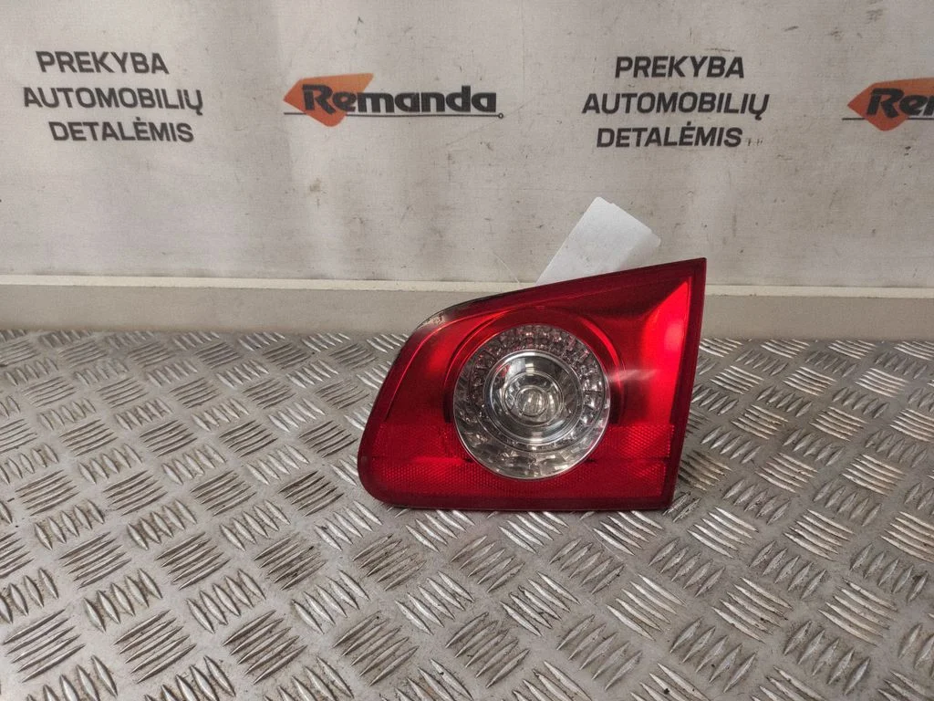 Aizmugurējais lukturis bagāžnieka vākā 3C9945094
