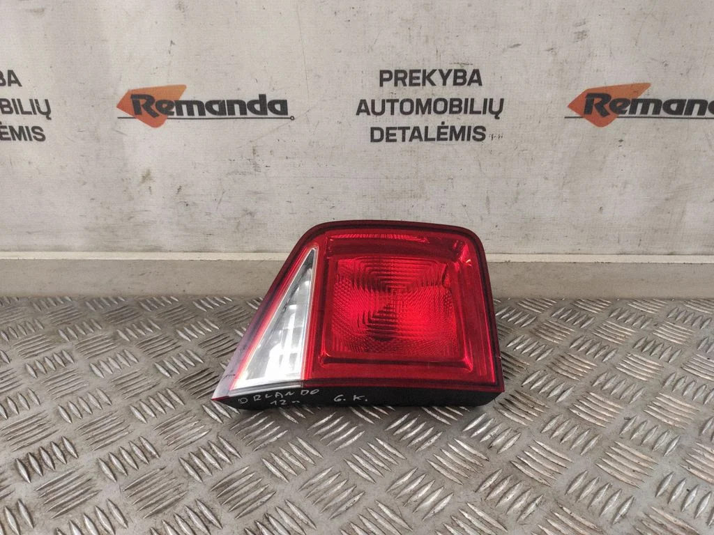 Tailgate rear/tail lights – rear left
