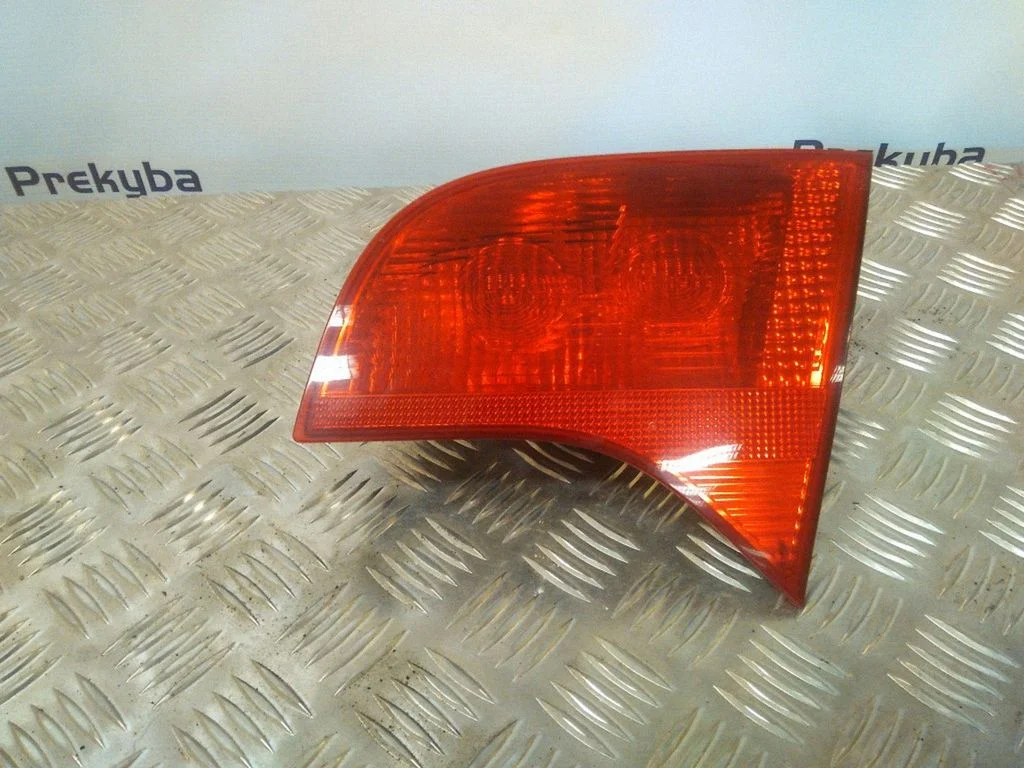 Tailgate rear/tail lights 8E9945094