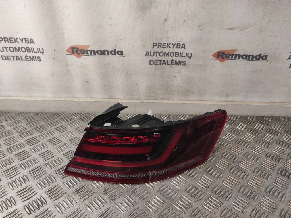 Rear/tail lights 3G8945208G