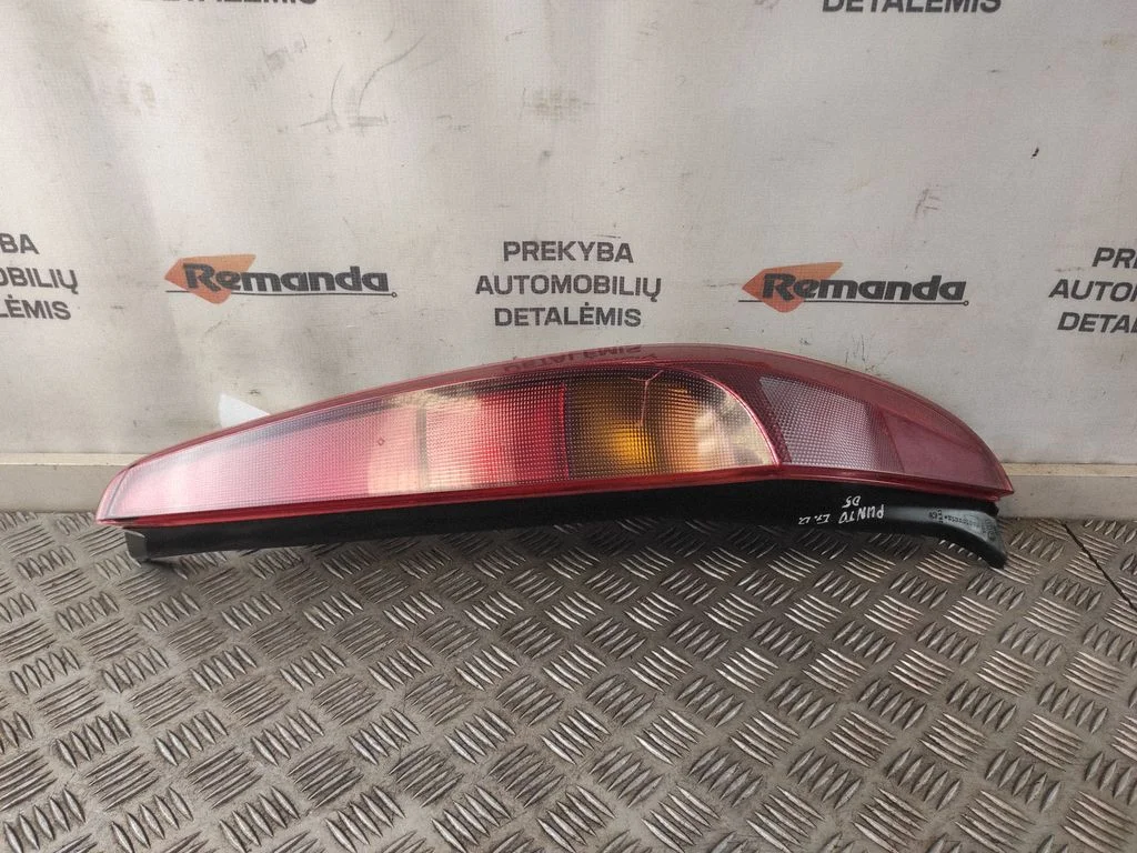 Lampa tylna w błotniku 517643720