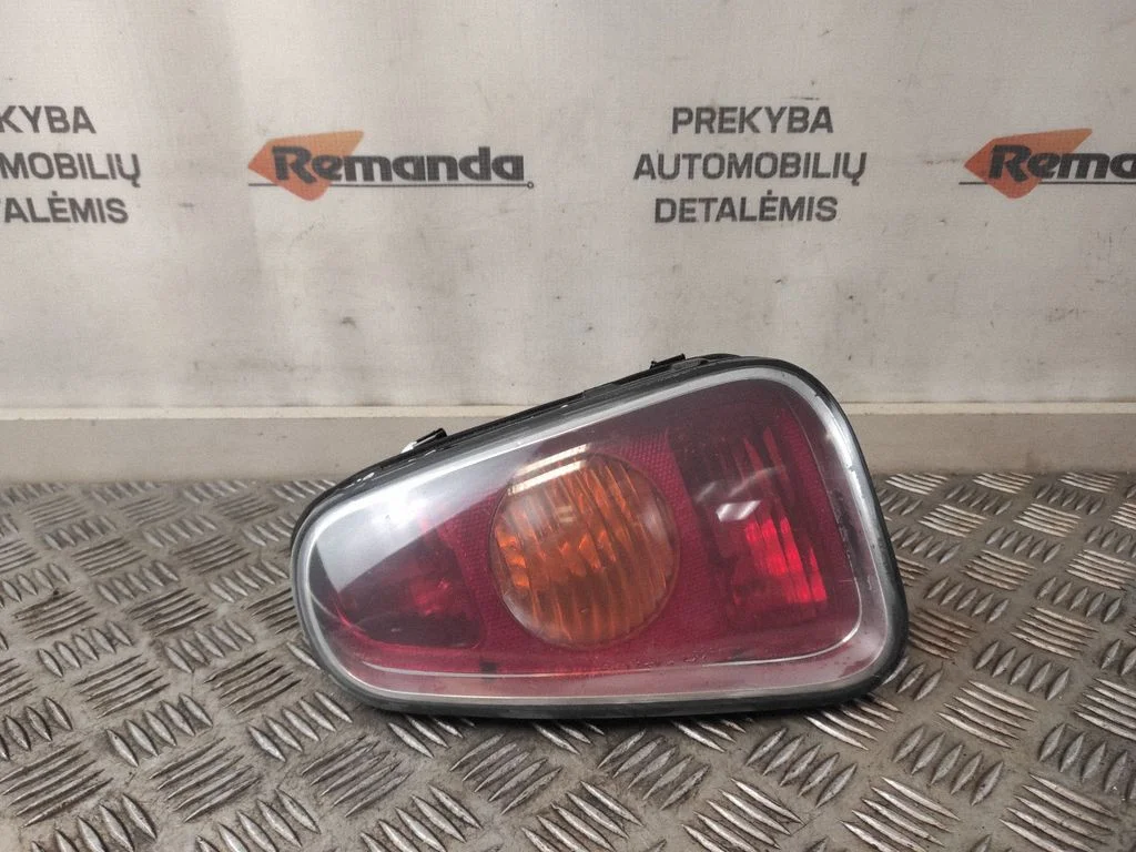 Lampa tylna w błotniku 6911898