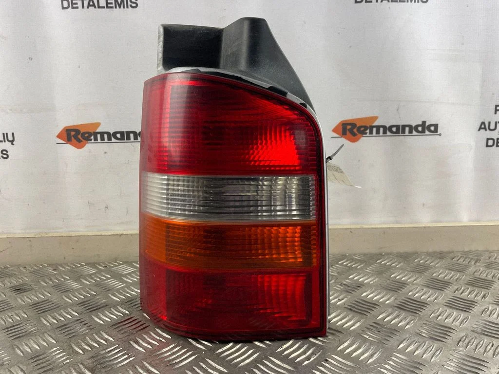 Rear/tail lights 7H0945095G
