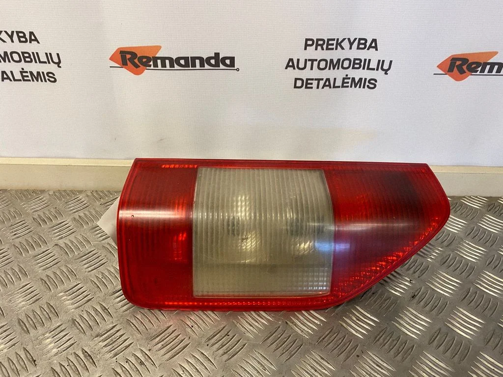 Lampa tylna w błotniku – prawy tył