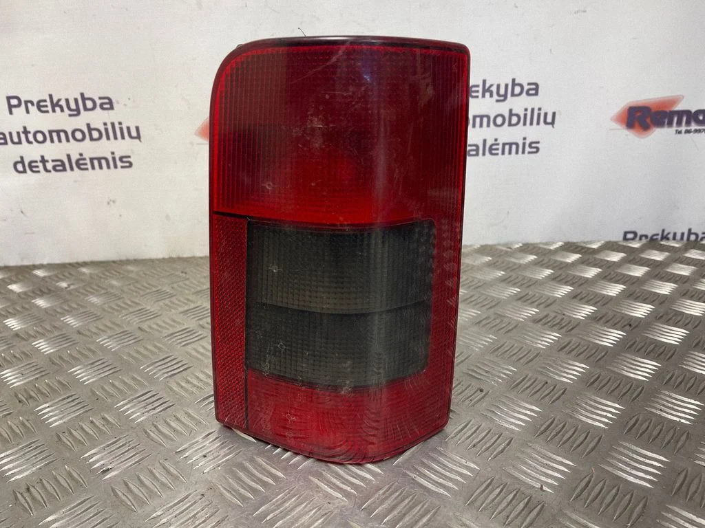 Aizmugurējais lukturis virsbūvē – aizmugurējā labā