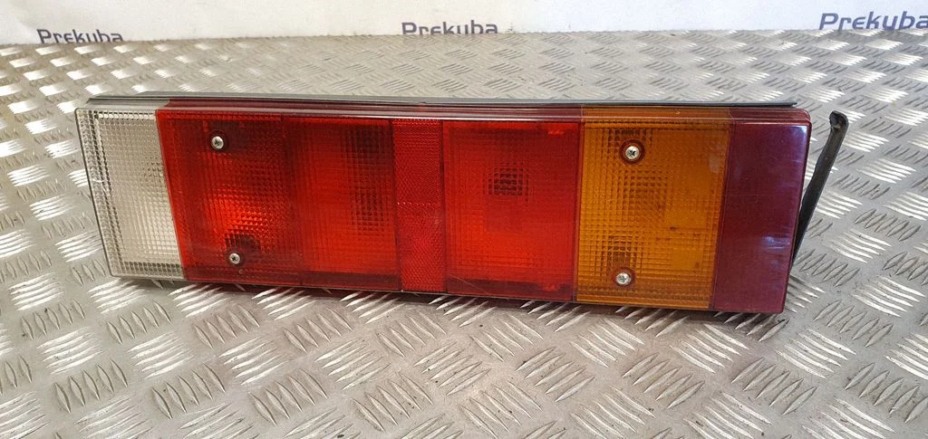 Aizmugurējais lukturis virsbūvē 99461945
