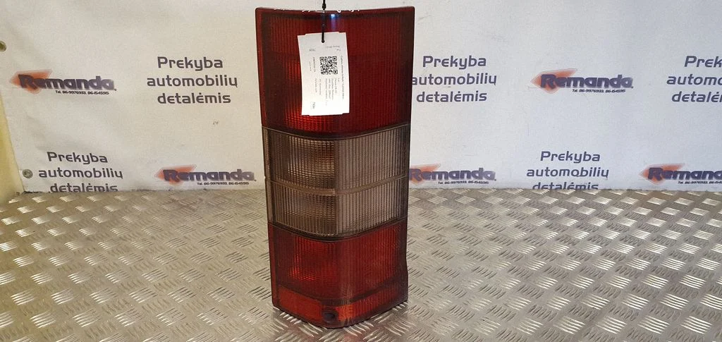 Aizmugurējais lukturis virsbūvē 1302999080