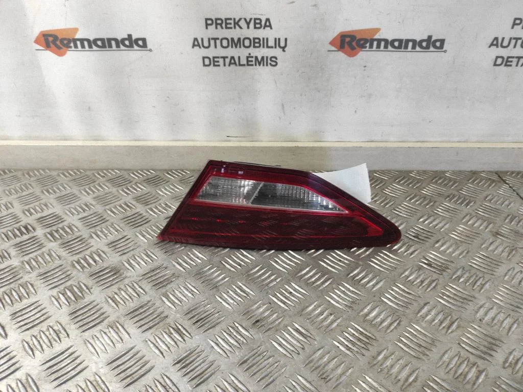 Lampa tylna w błotniku 90042926