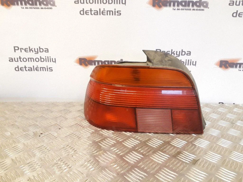 Rear/tail lights – left