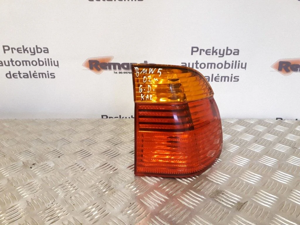 Aizmugurējais lukturis virsbūvē 6900214