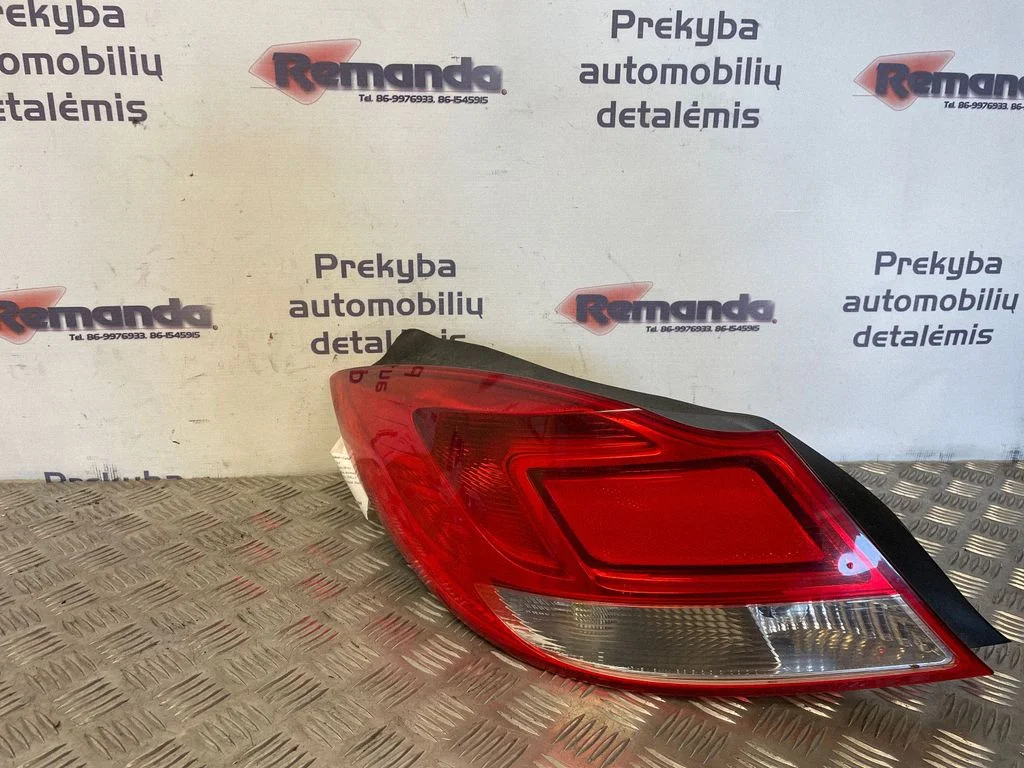 Aizmugurējais lukturis virsbūvē 168372