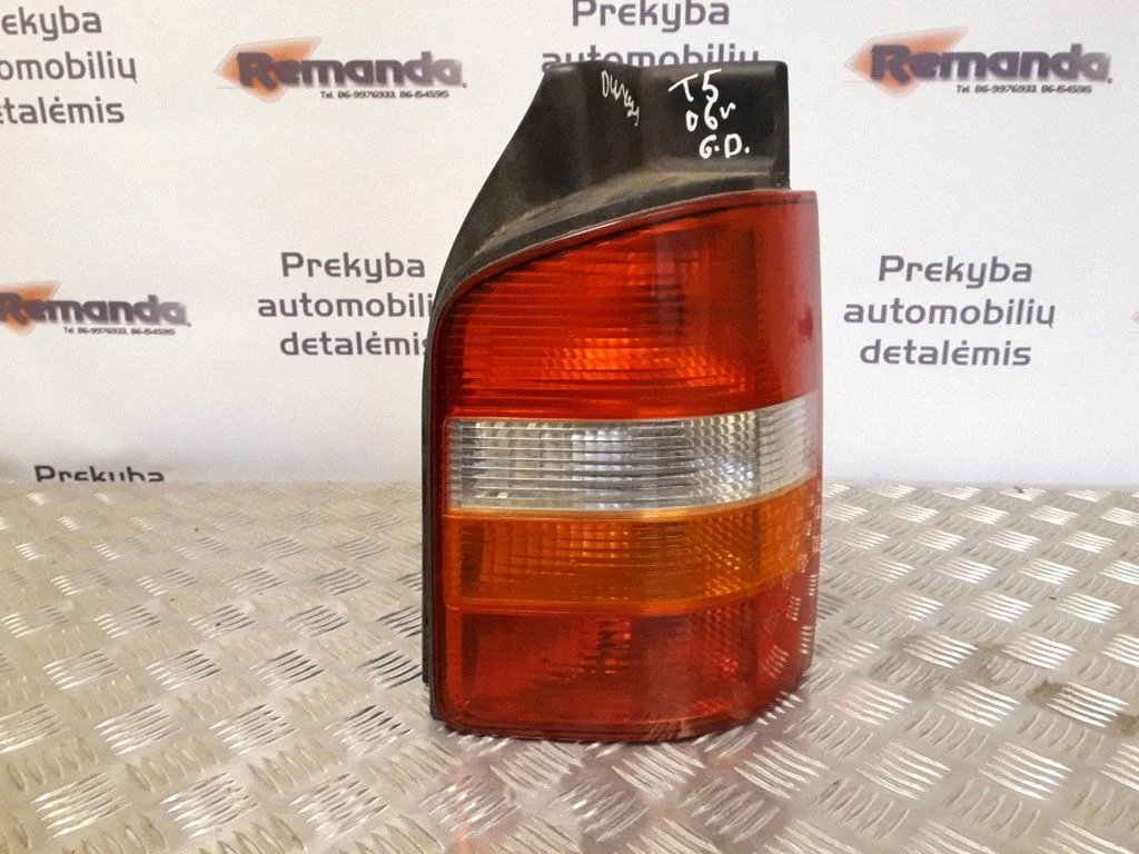 Rear/tail lights – right