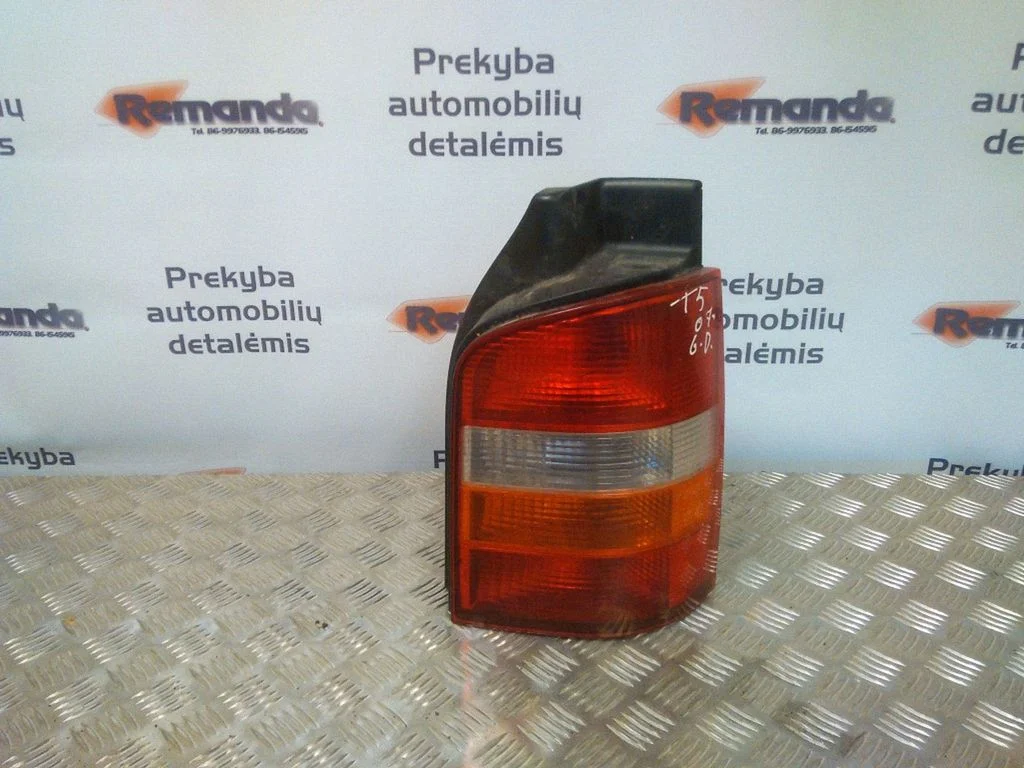 Rear/tail lights – right
