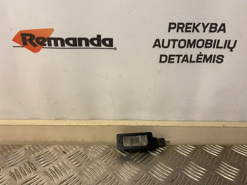 Numura zīmes apgaismojums – aizmugurējā