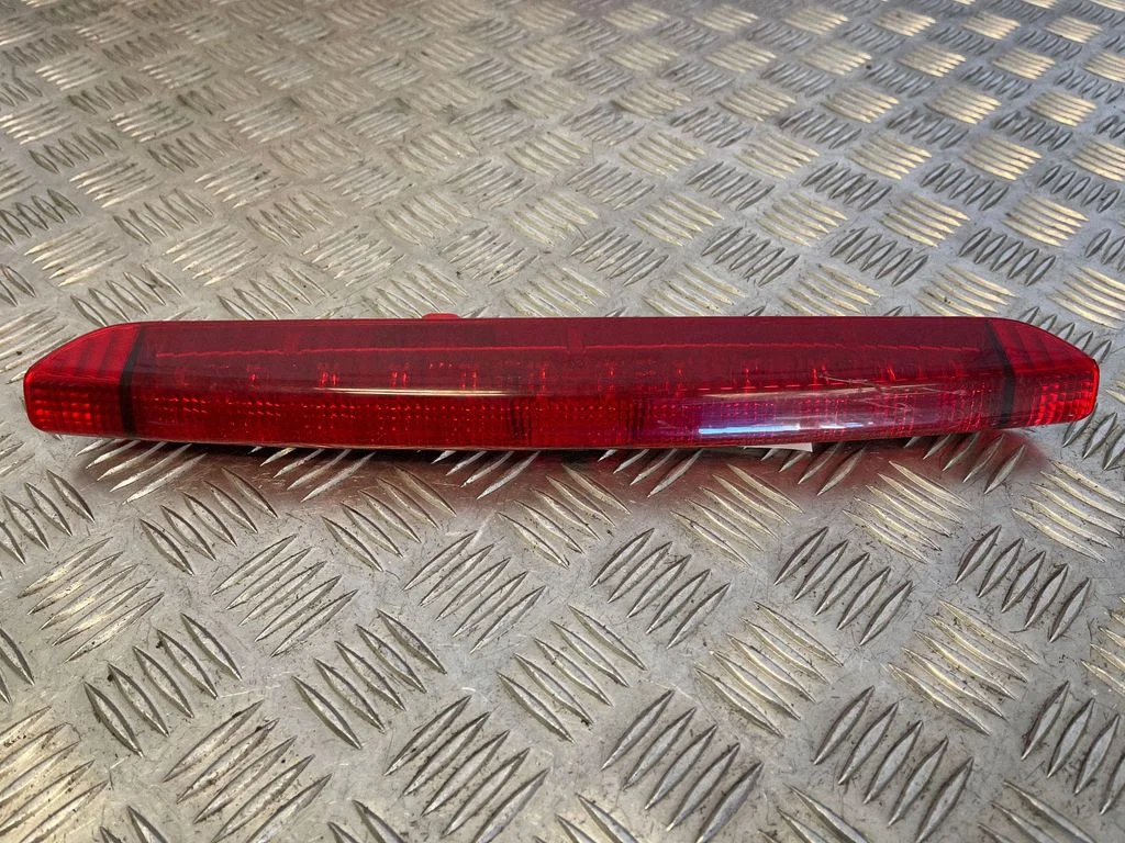 Third/center stoplight – Nissan Murano Z50 (2002-2008)