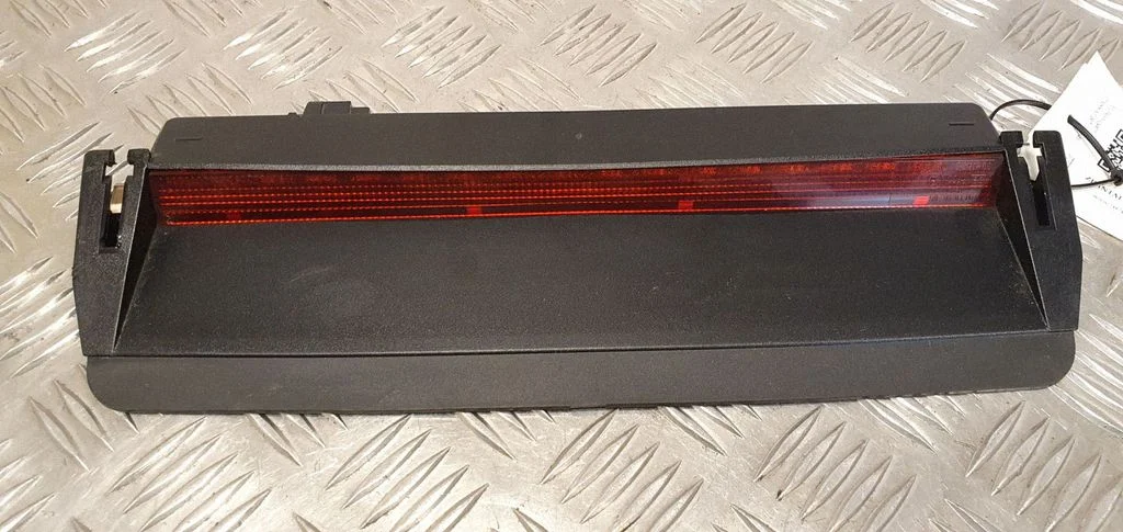 Third/center stoplight – Volkswagen Passat CC (2008-2016)